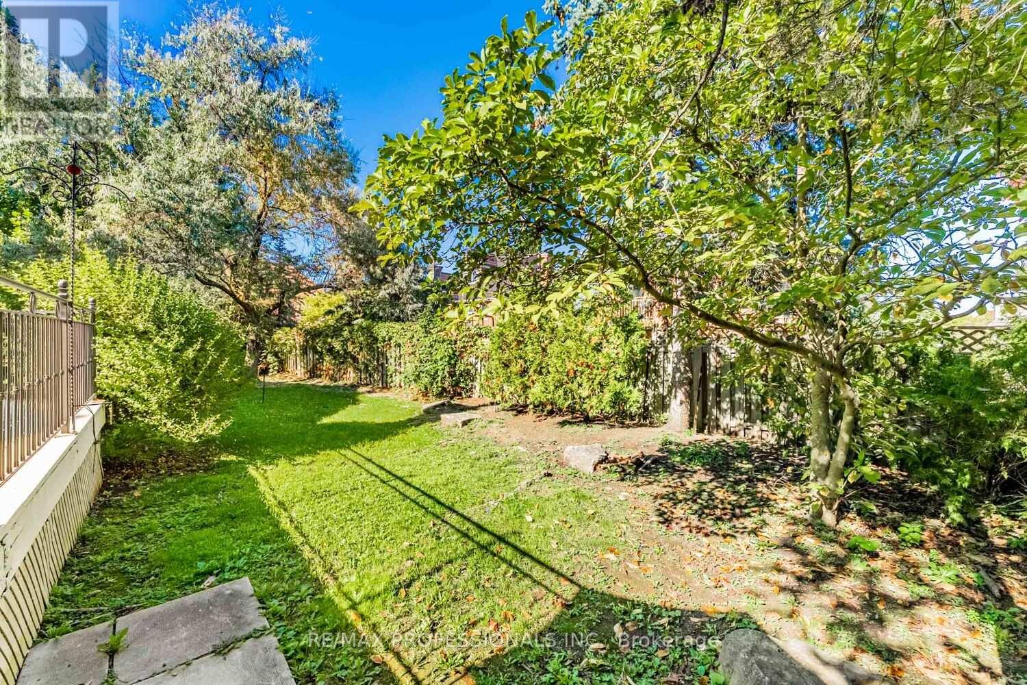 2239 Rosegate Drive, Mississauga, Ontario  L1W 3K3 - Photo 50 - W12438261