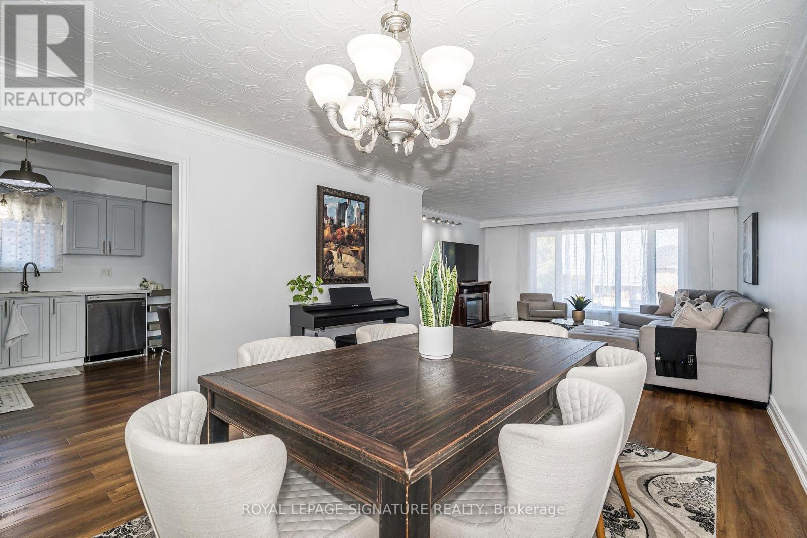 3562 Laddie Crescent, Mississauga, Ontario  L4T 1N1 - Photo 12 - W12438272