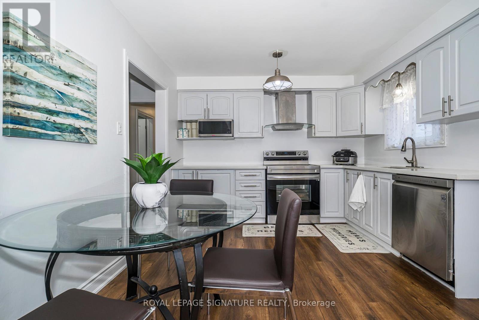 3562 Laddie Crescent, Mississauga, Ontario  L4T 1N1 - Photo 14 - W12438272