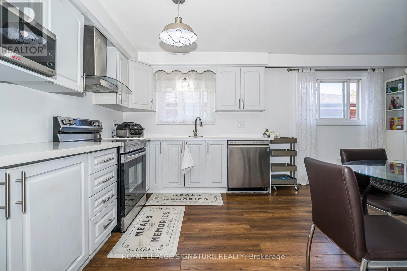 3562 Laddie Crescent, Mississauga, Ontario  L4T 1N1 - Photo 15 - W12438272
