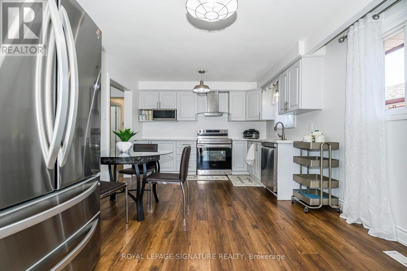 3562 Laddie Crescent, Mississauga, Ontario  L4T 1N1 - Photo 17 - W12438272