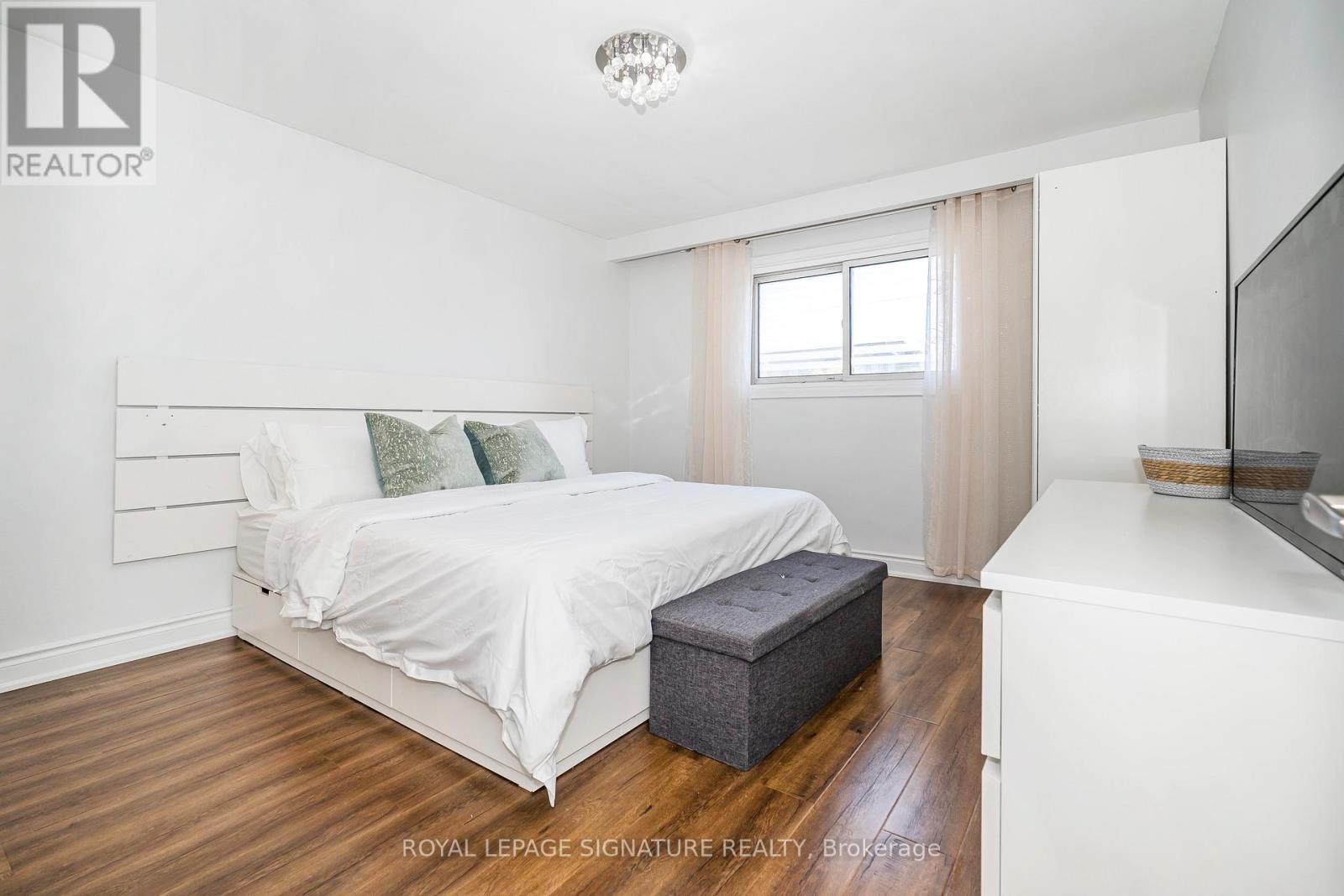 3562 Laddie Crescent, Mississauga, Ontario  L4T 1N1 - Photo 18 - W12438272