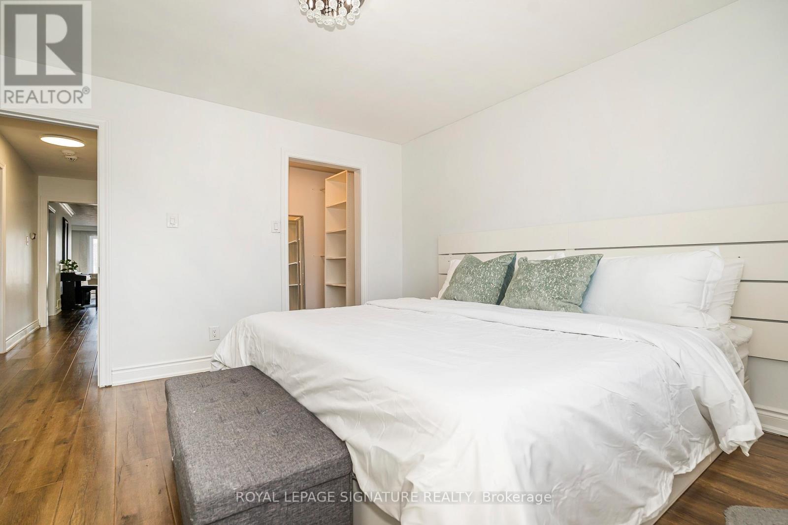 3562 Laddie Crescent, Mississauga, Ontario  L4T 1N1 - Photo 19 - W12438272