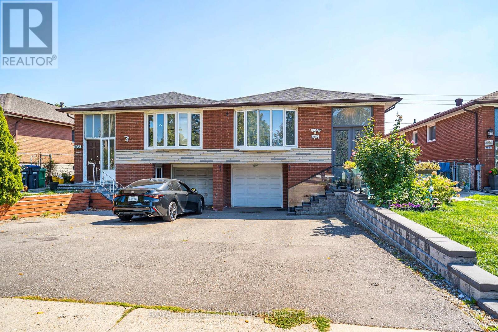 3562 Laddie Crescent, Mississauga, Ontario  L4T 1N1 - Photo 2 - W12438272