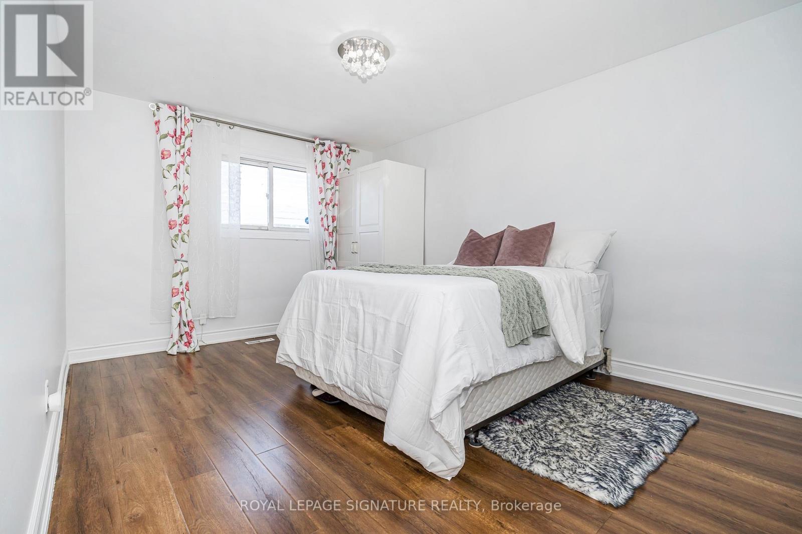 3562 Laddie Crescent, Mississauga, Ontario  L4T 1N1 - Photo 23 - W12438272