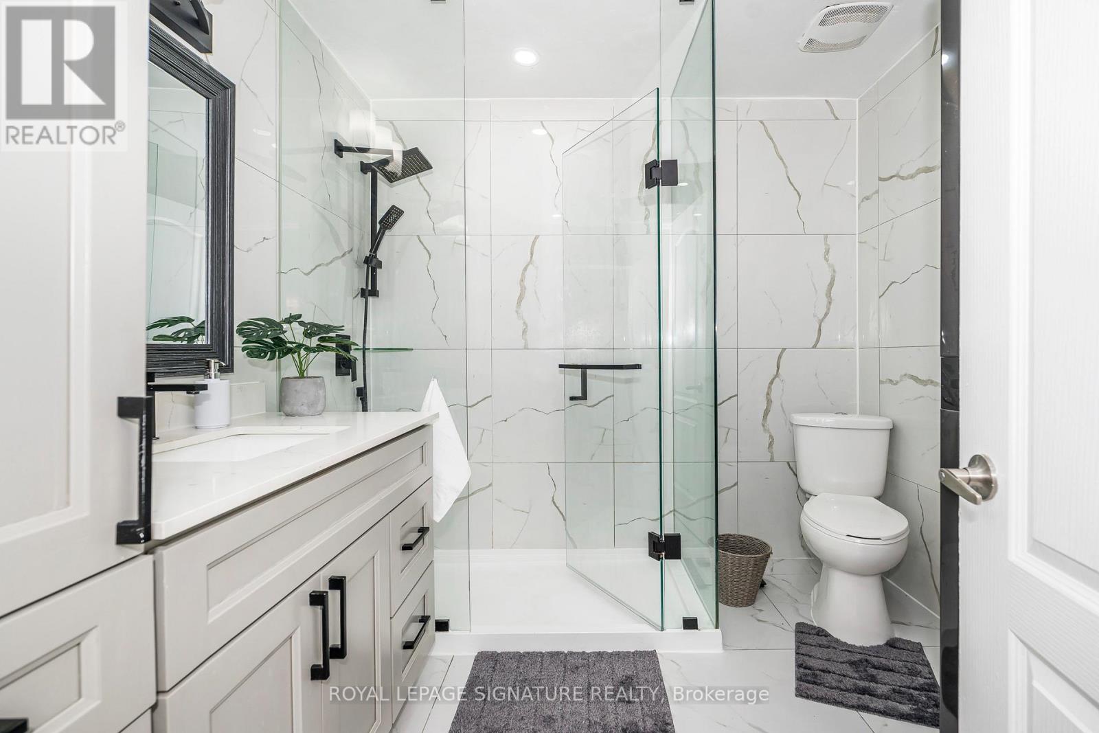 3562 Laddie Crescent, Mississauga, Ontario  L4T 1N1 - Photo 24 - W12438272