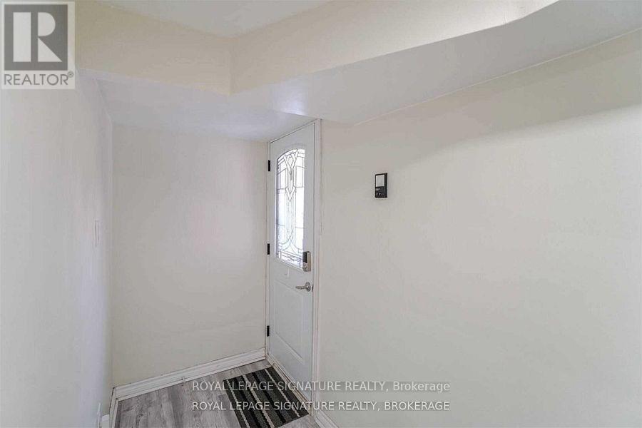 3562 Laddie Crescent, Mississauga, Ontario  L4T 1N1 - Photo 27 - W12438272