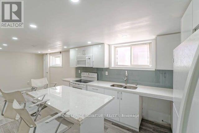 3562 Laddie Crescent, Mississauga, Ontario  L4T 1N1 - Photo 29 - W12438272