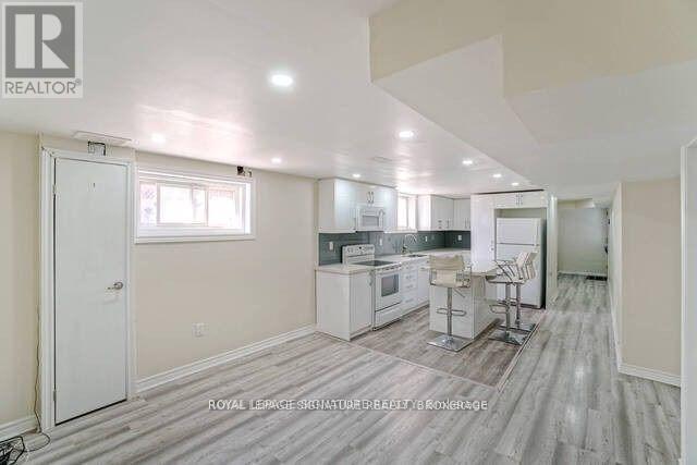 3562 Laddie Crescent, Mississauga, Ontario  L4T 1N1 - Photo 30 - W12438272