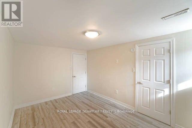 3562 Laddie Crescent, Mississauga, Ontario  L4T 1N1 - Photo 32 - W12438272