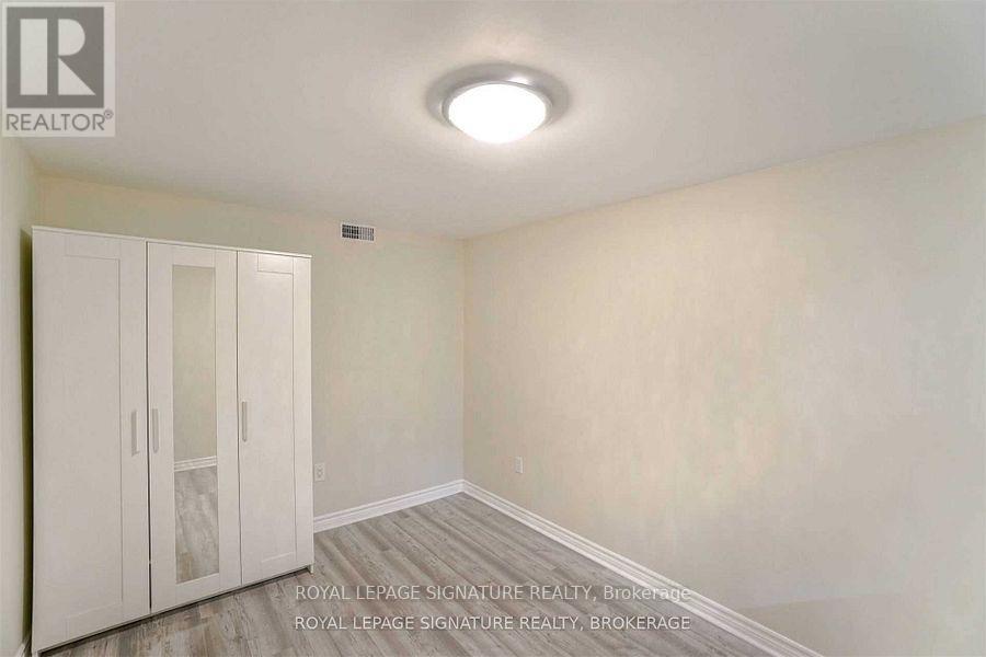 3562 Laddie Crescent, Mississauga, Ontario  L4T 1N1 - Photo 34 - W12438272