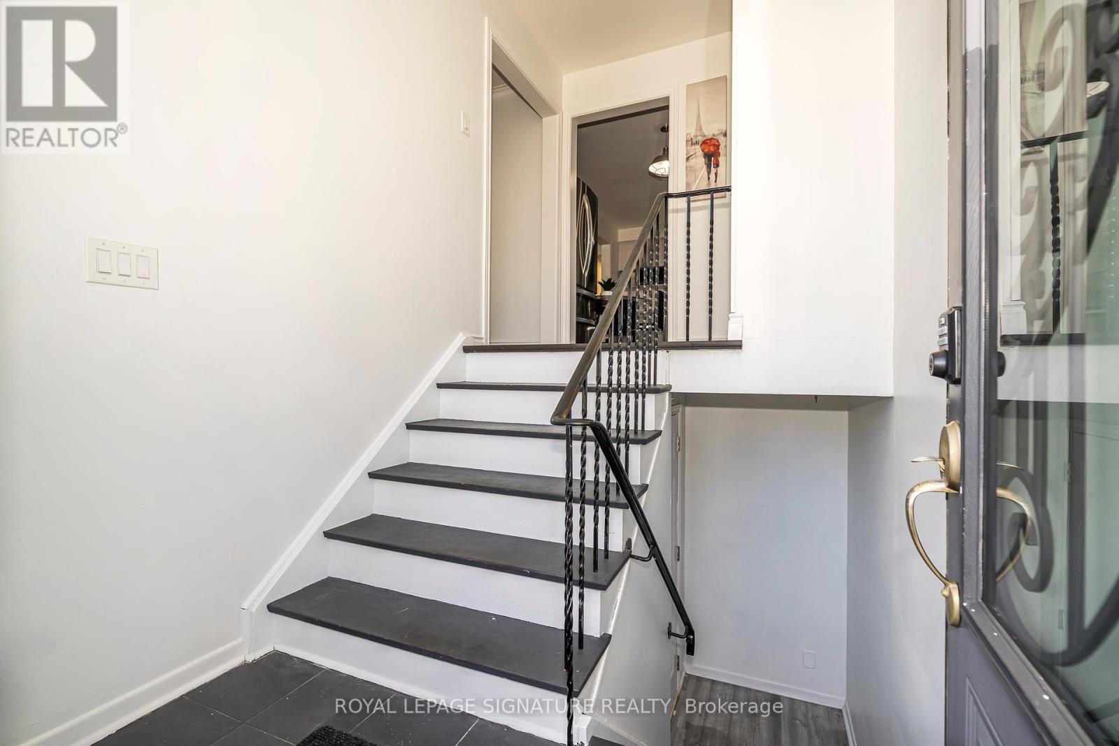 3562 Laddie Crescent, Mississauga, Ontario  L4T 1N1 - Photo 6 - W12438272