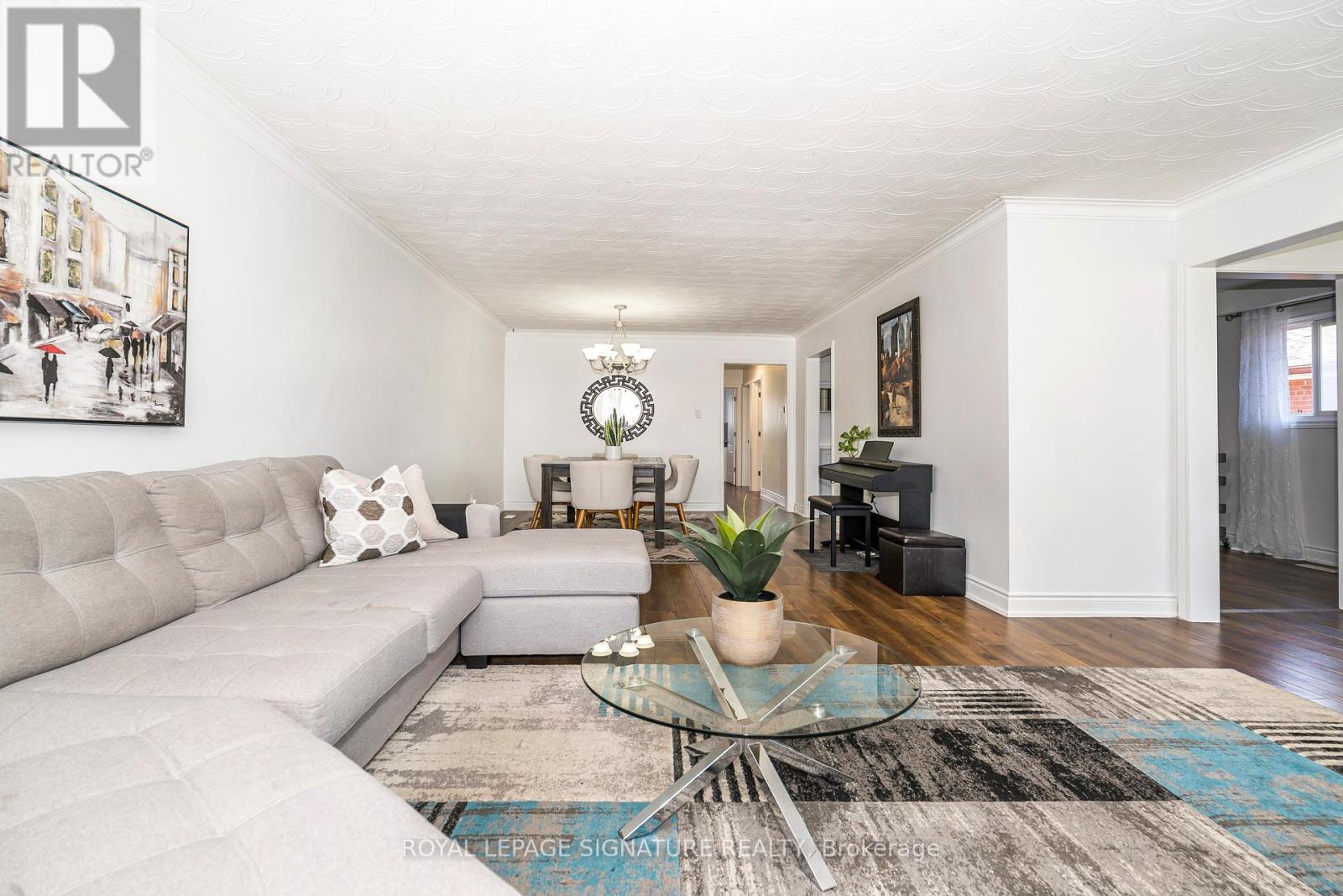 3562 Laddie Crescent, Mississauga, Ontario  L4T 1N1 - Photo 9 - W12438272
