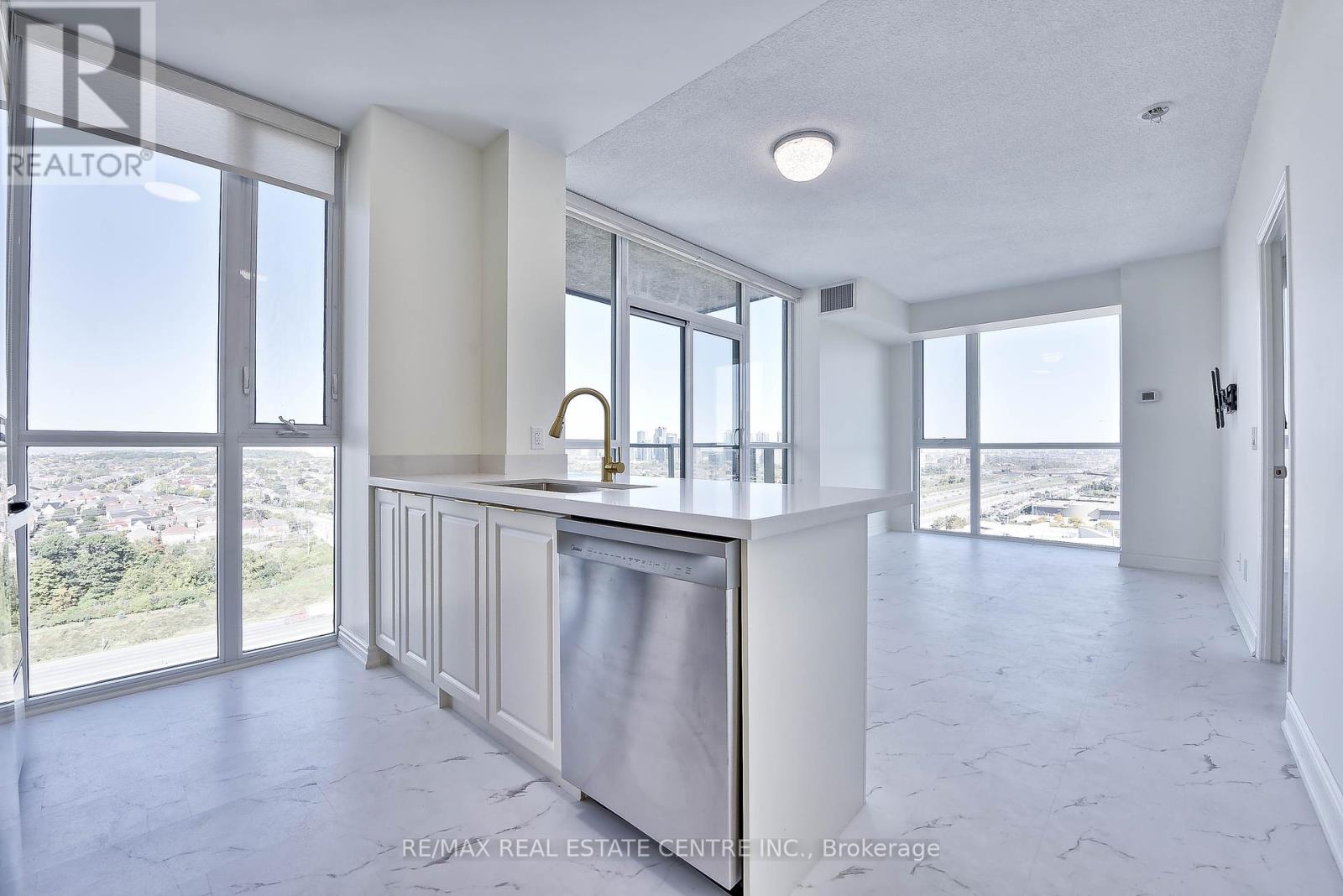 2116 - 339 Rathburn Road W, Mississauga, Ontario  L5B 0K6 - Photo 10 - W12438283