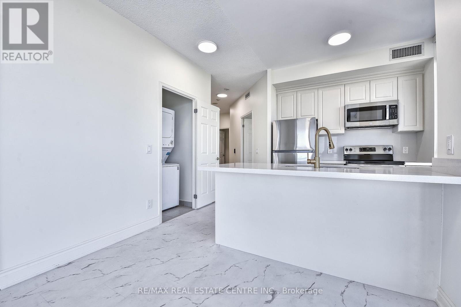 2116 - 339 Rathburn Road W, Mississauga, Ontario  L5B 0K6 - Photo 17 - W12438283