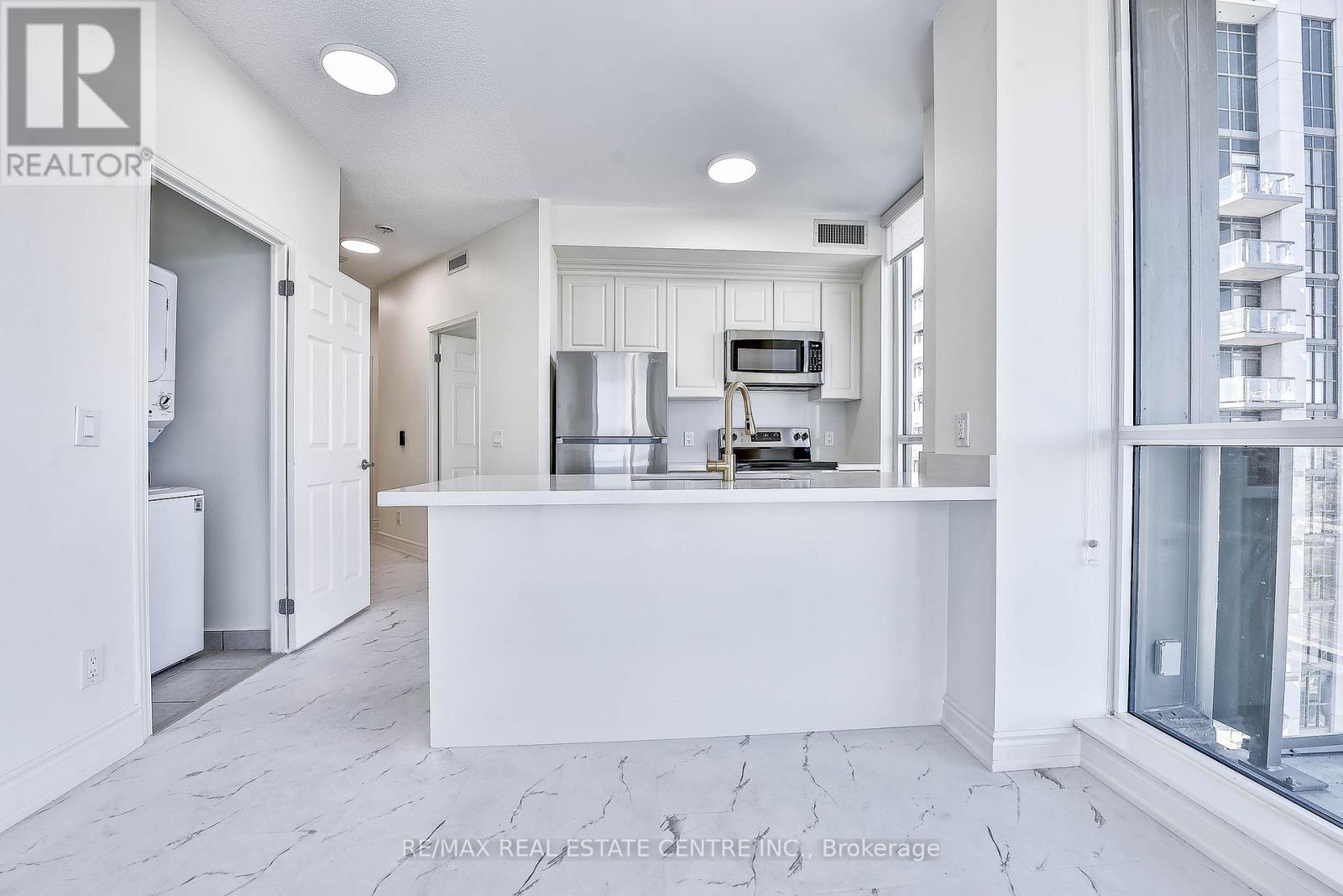 2116 - 339 Rathburn Road W, Mississauga, Ontario  L5B 0K6 - Photo 18 - W12438283