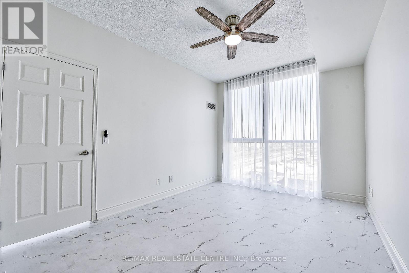 2116 - 339 Rathburn Road W, Mississauga, Ontario  L5B 0K6 - Photo 25 - W12438283