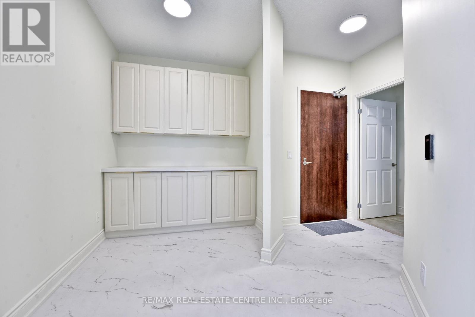 2116 - 339 Rathburn Road W, Mississauga, Ontario  L5B 0K6 - Photo 6 - W12438283