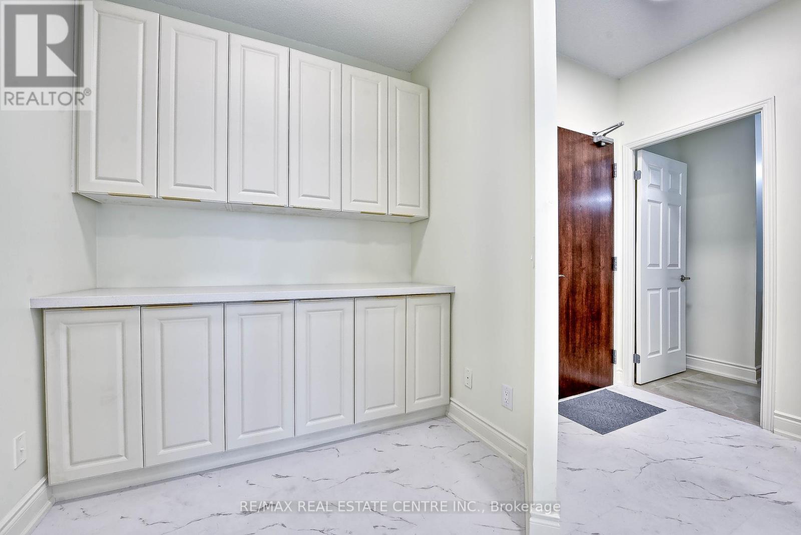 2116 - 339 Rathburn Road W, Mississauga, Ontario  L5B 0K6 - Photo 8 - W12438283