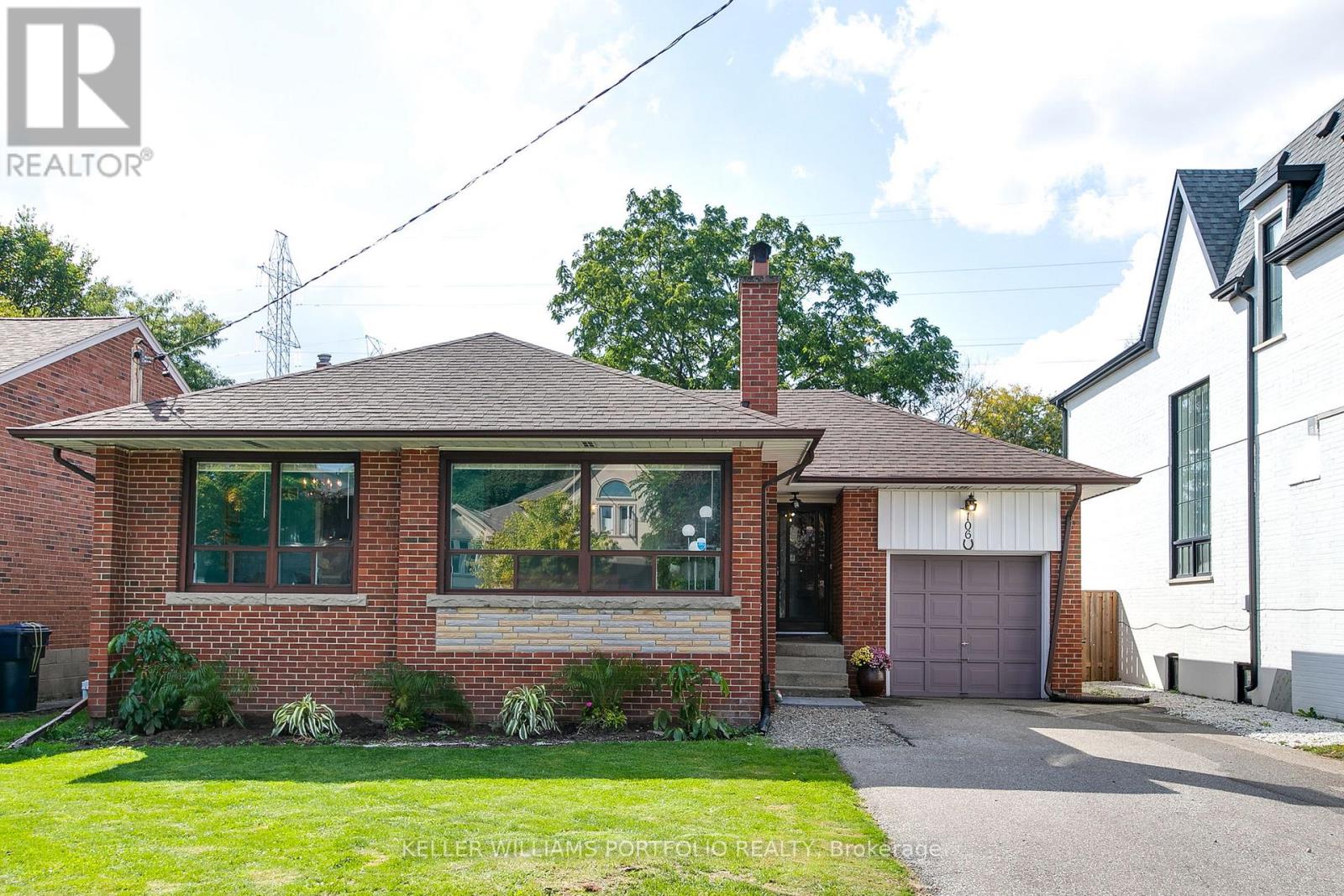 106 BOTFIELD AVENUE, Toronto, Ontario