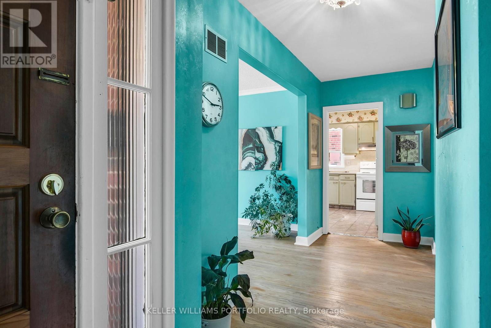 106 Botfield Avenue, Toronto, Ontario  M9B 4E5 - Photo 2 - W12438310