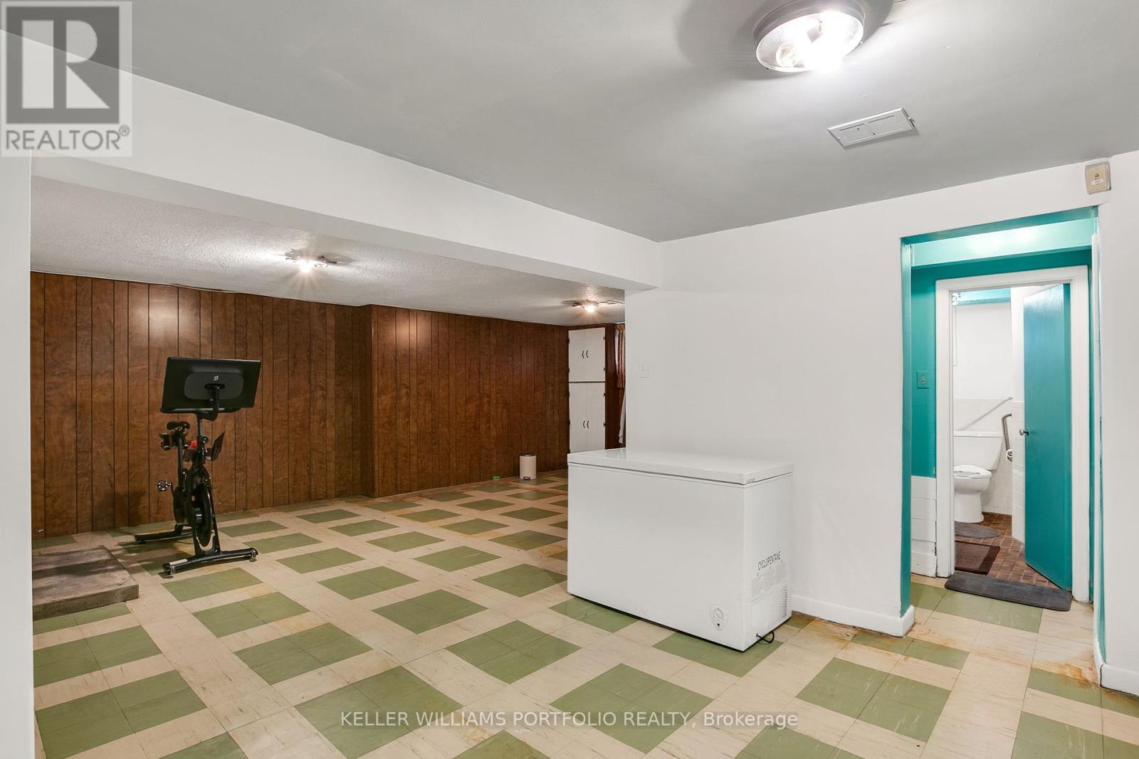 106 Botfield Avenue, Toronto, Ontario  M9B 4E5 - Photo 22 - W12438310