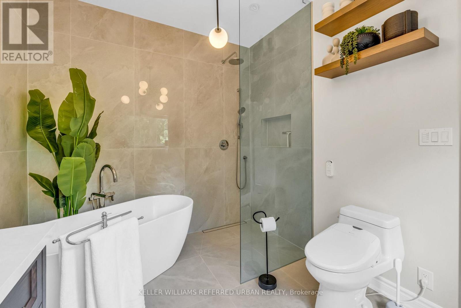 31 Bisset Avenue, Toronto, Ontario  M8W 2T1 - Photo 23 - W12438313