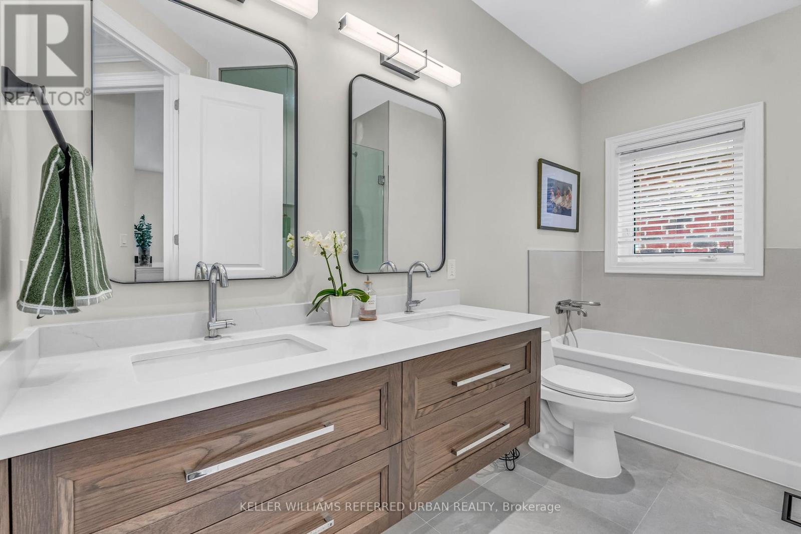 31 Bisset Avenue, Toronto, Ontario  M8W 2T1 - Photo 28 - W12438313