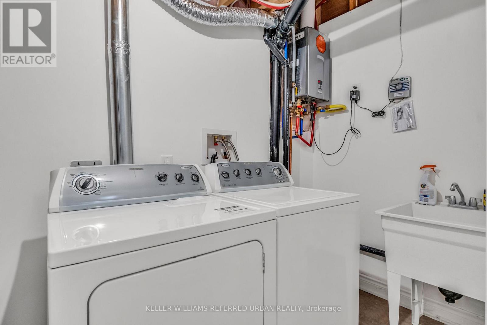 31 Bisset Avenue, Toronto, Ontario  M8W 2T1 - Photo 44 - W12438313
