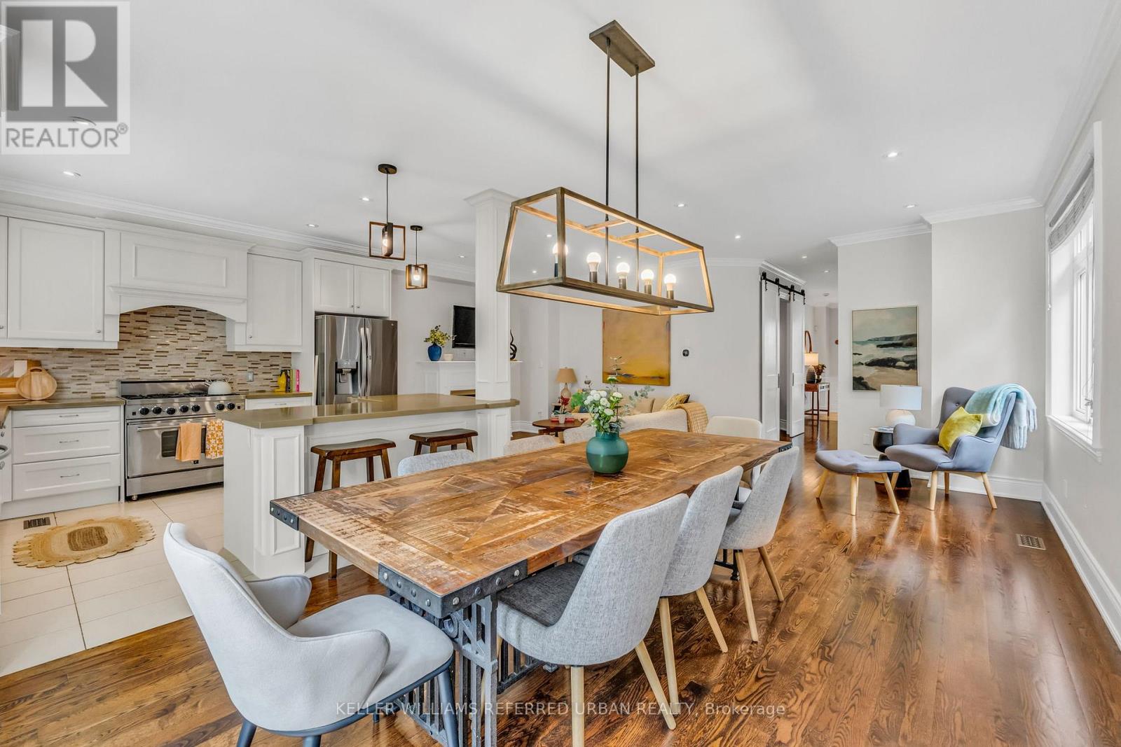 31 Bisset Avenue, Toronto, Ontario  M8W 2T1 - Photo 8 - W12438313