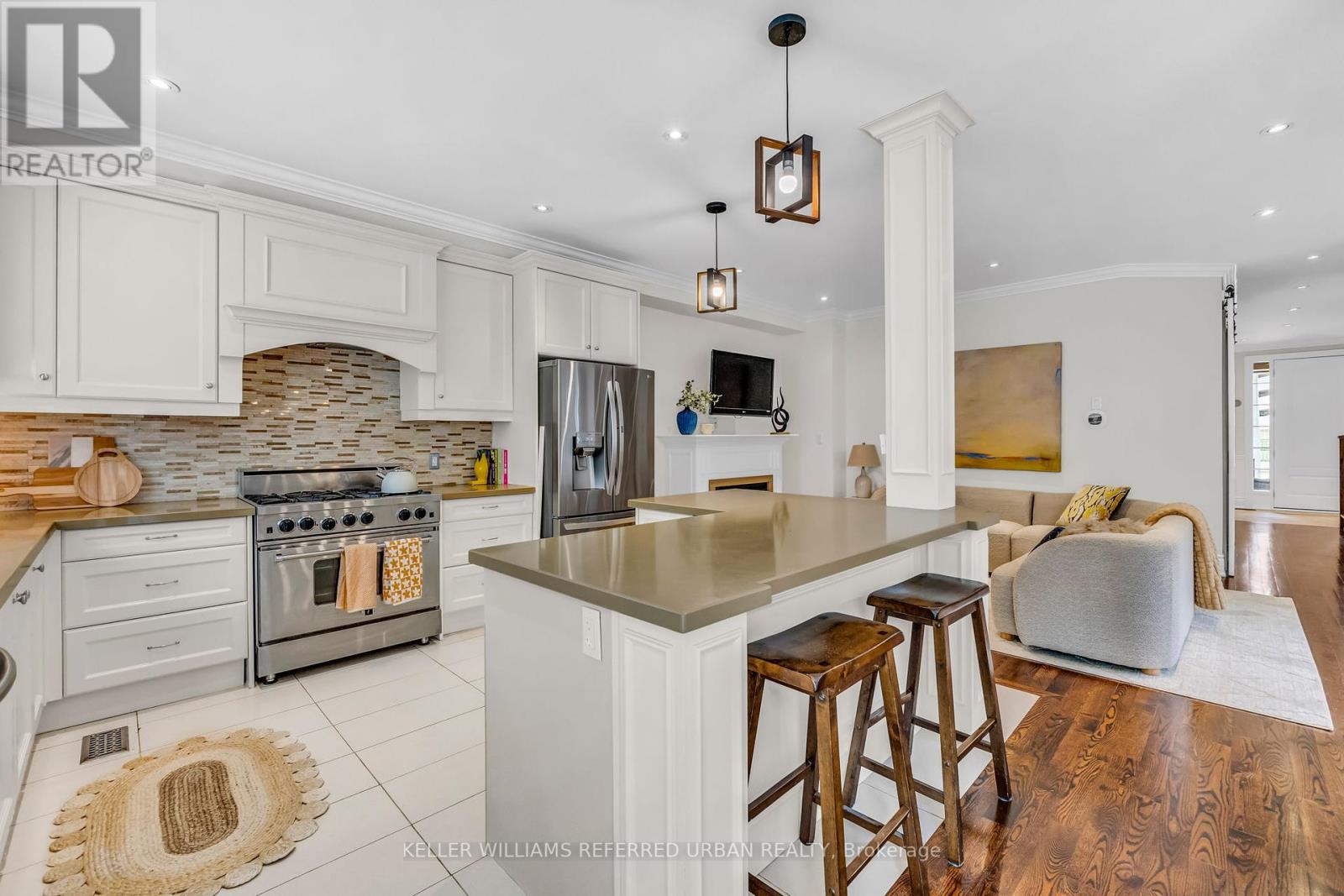 31 Bisset Avenue, Toronto, Ontario  M8W 2T1 - Photo 9 - W12438313