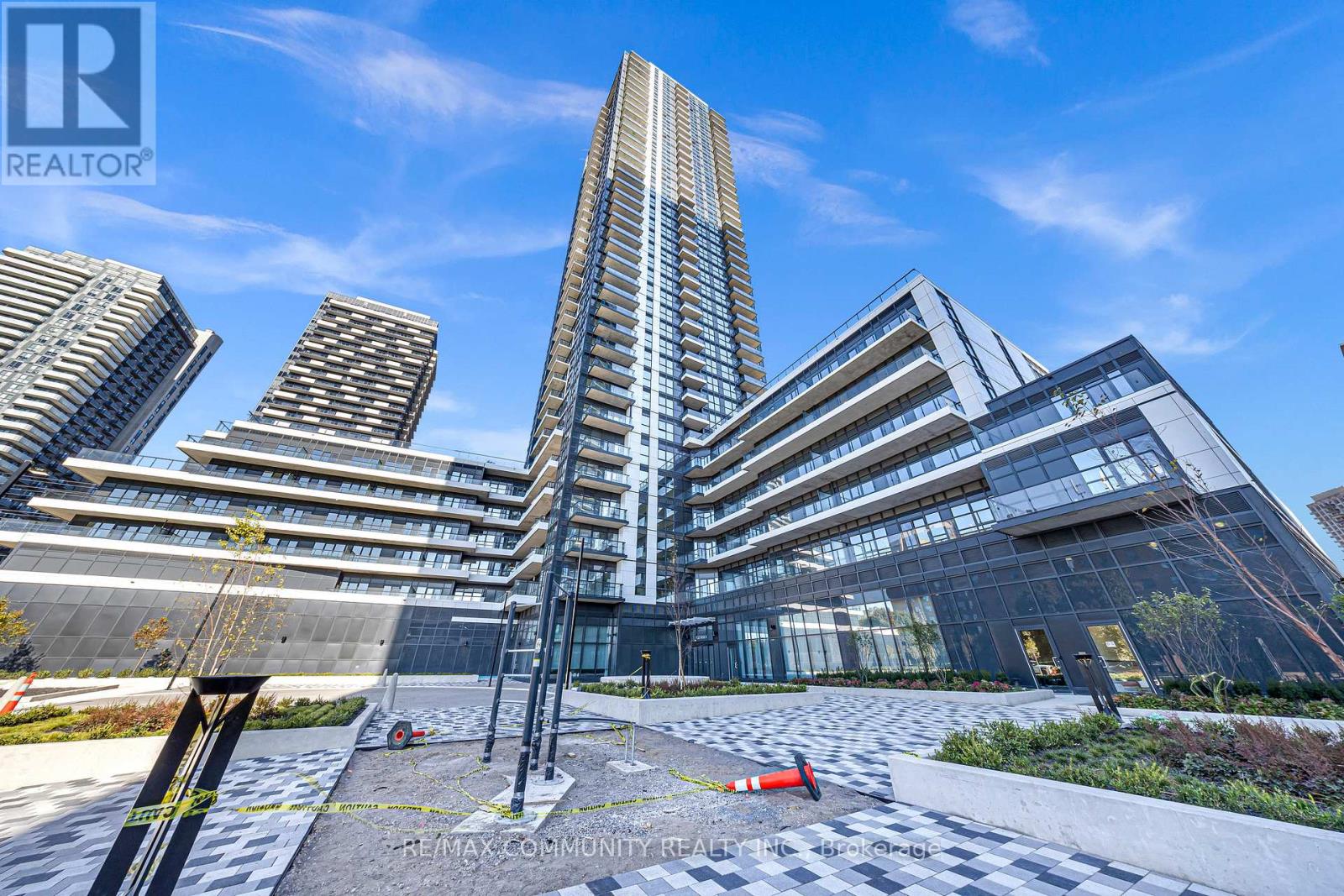 404 - 15 Watergarden Drive W, Mississauga, Ontario  L5R 1B2 - Photo 1 - W12438336