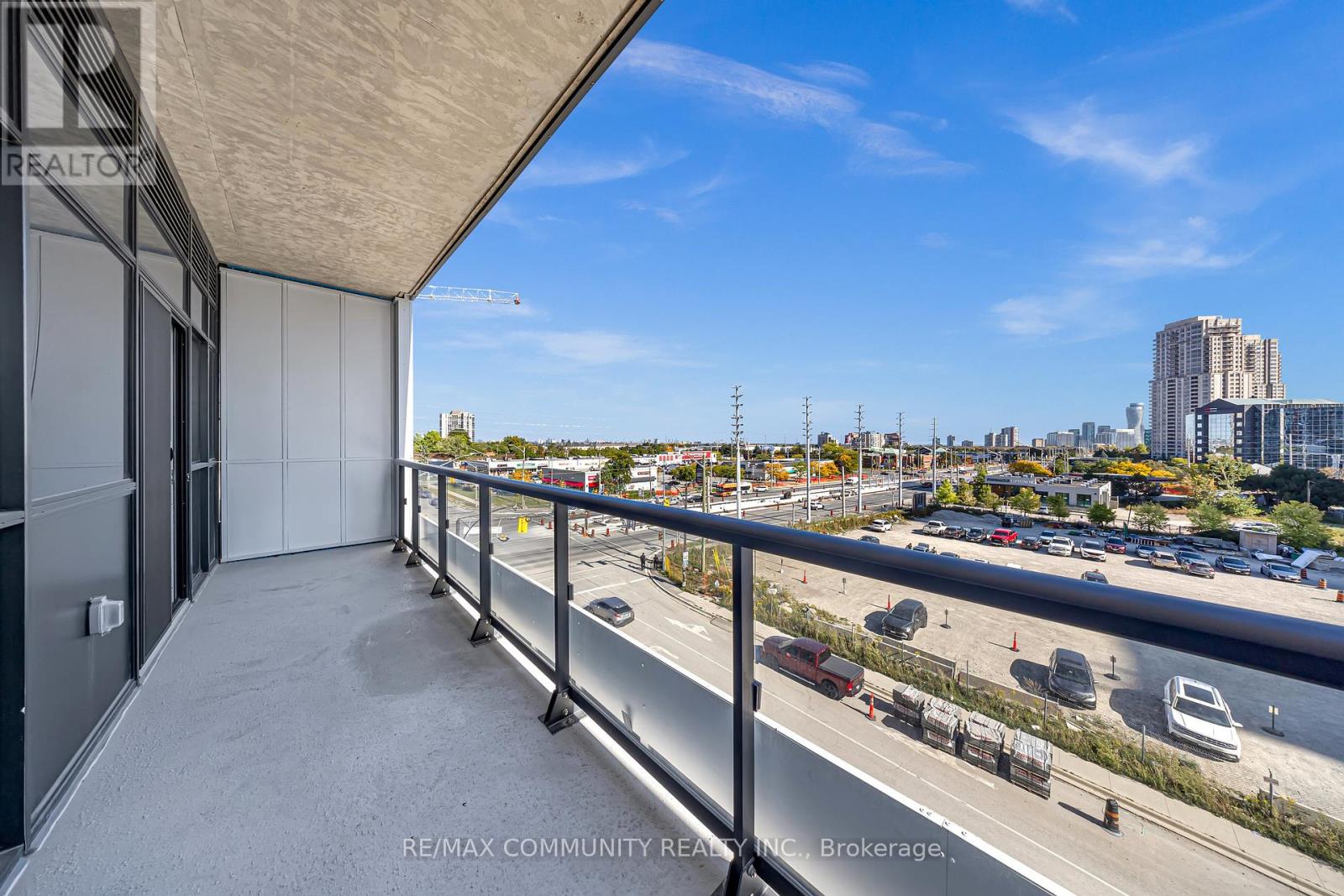 404 - 15 Watergarden Drive W, Mississauga, Ontario  L5R 1B2 - Photo 11 - W12438336