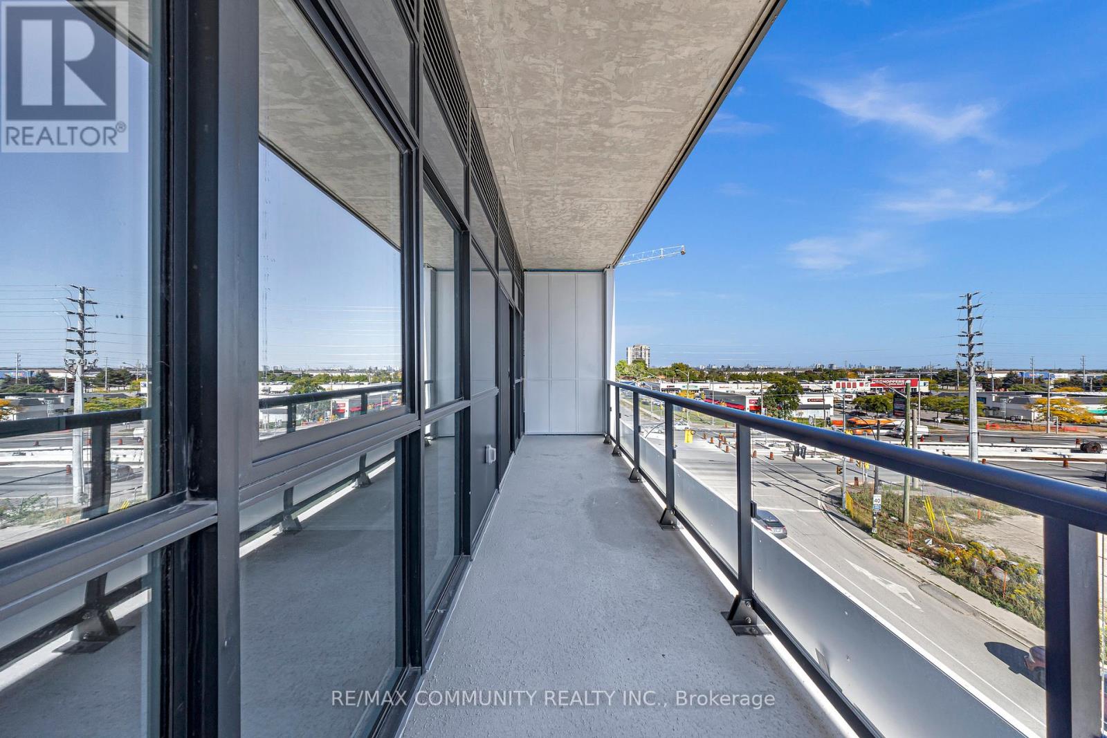 404 - 15 Watergarden Drive W, Mississauga, Ontario  L5R 1B2 - Photo 12 - W12438336
