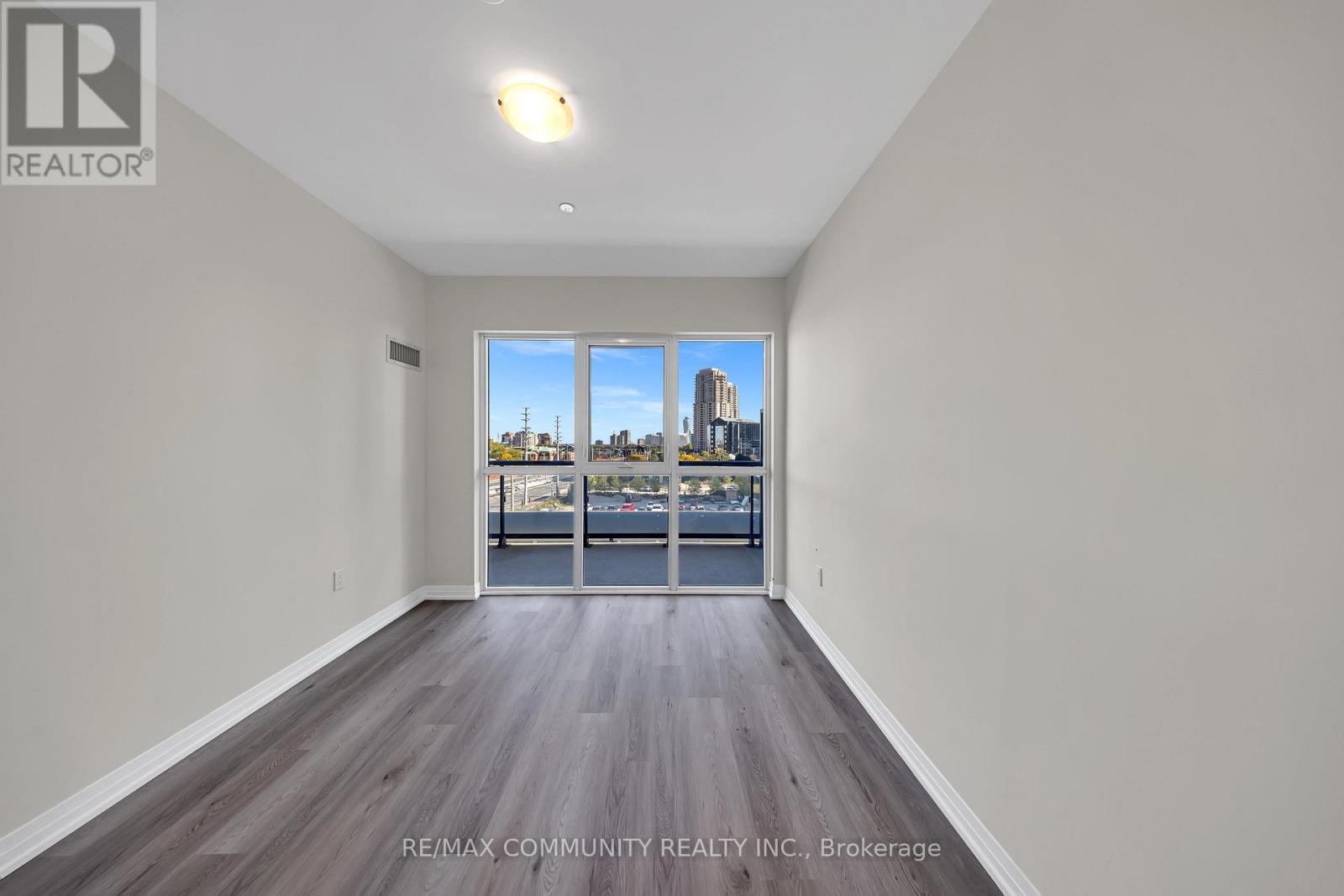 404 - 15 Watergarden Drive W, Mississauga, Ontario  L5R 1B2 - Photo 14 - W12438336