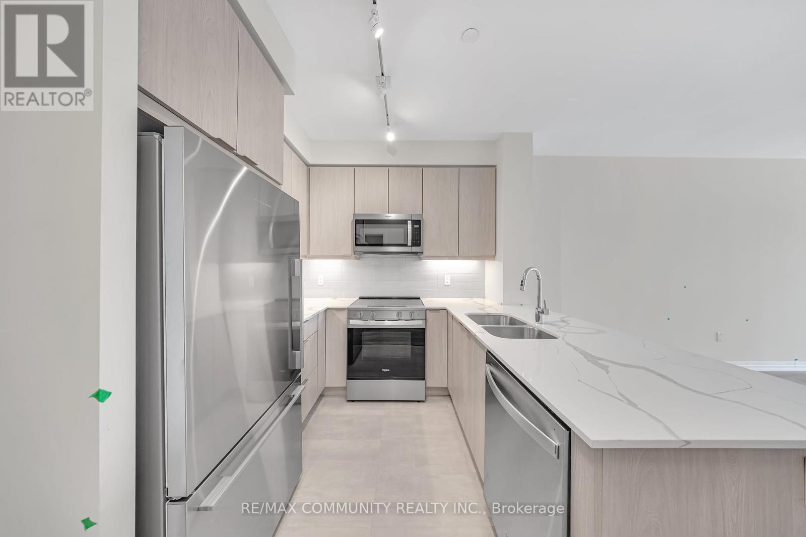 404 - 15 Watergarden Drive W, Mississauga, Ontario  L5R 1B2 - Photo 3 - W12438336
