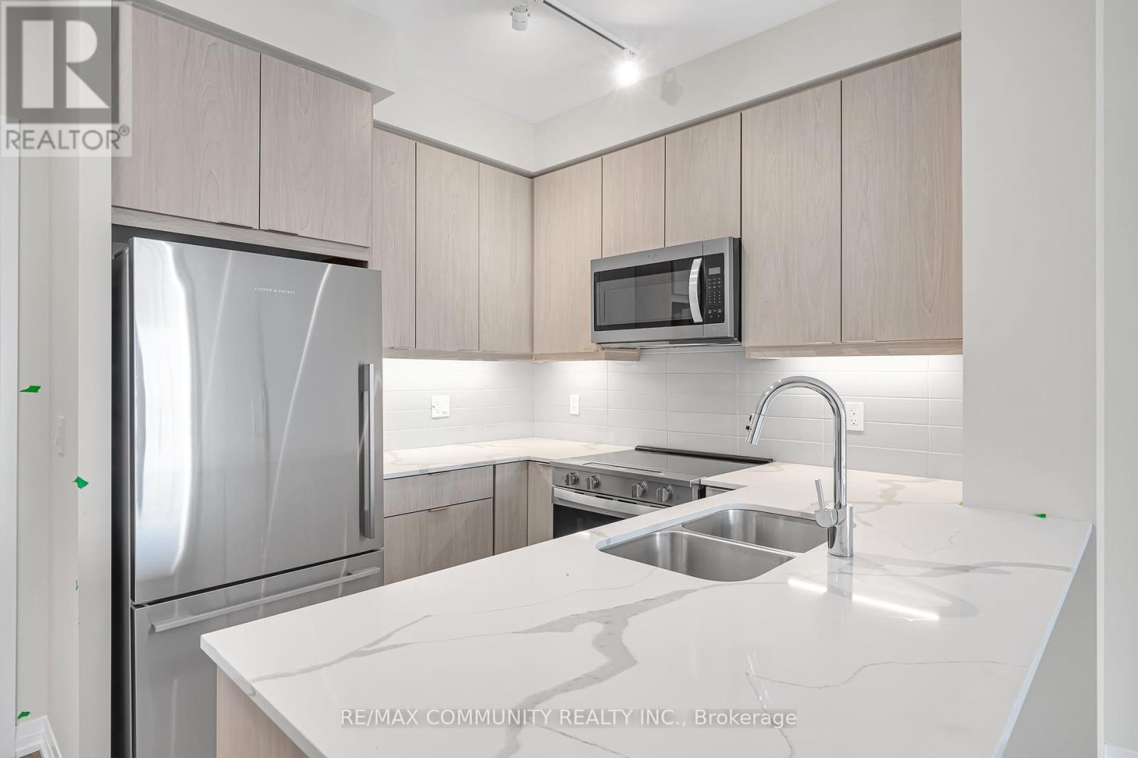 404 - 15 Watergarden Drive W, Mississauga, Ontario  L5R 1B2 - Photo 4 - W12438336