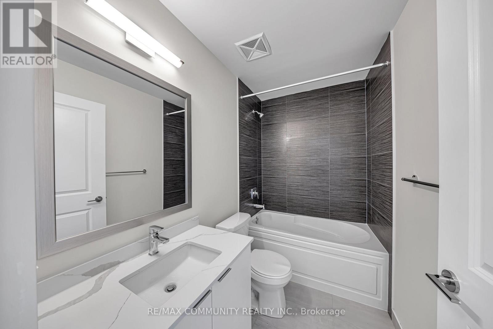404 - 15 Watergarden Drive W, Mississauga, Ontario  L5R 1B2 - Photo 6 - W12438336