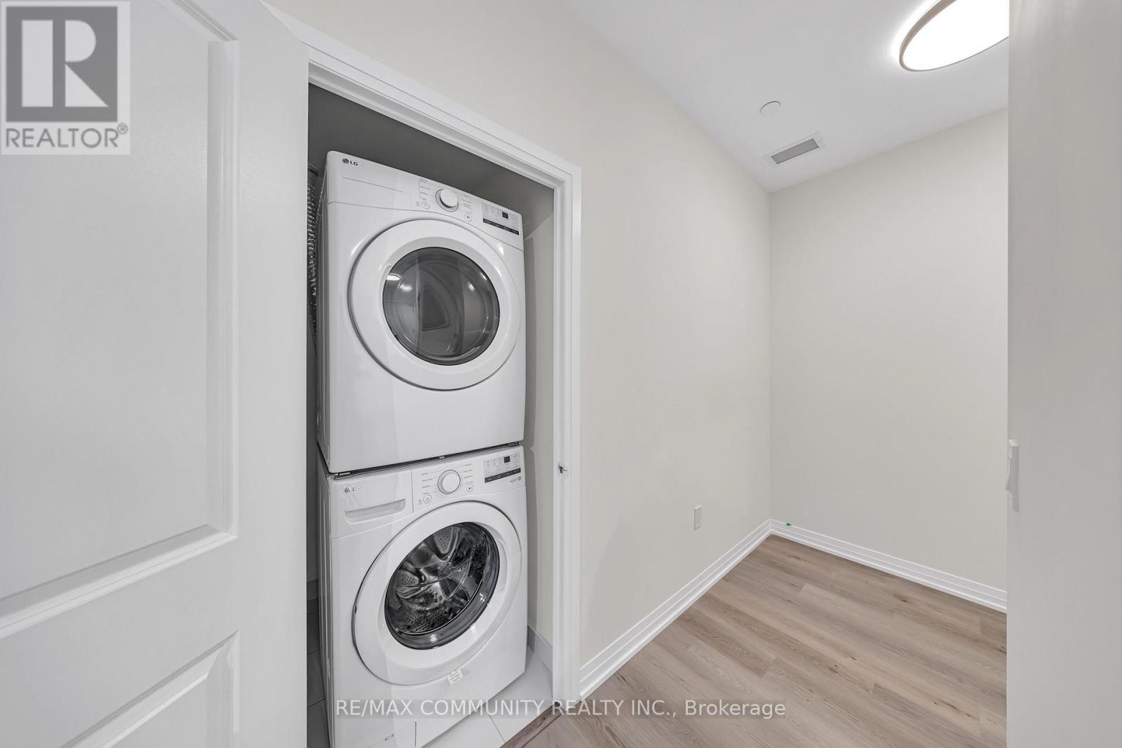 404 - 15 Watergarden Drive W, Mississauga, Ontario  L5R 1B2 - Photo 7 - W12438336