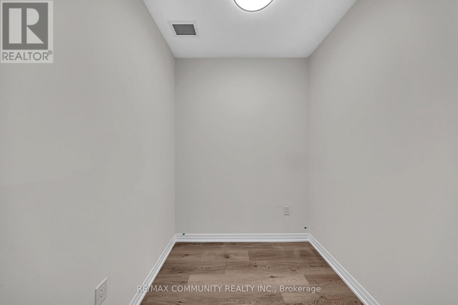 404 - 15 Watergarden Drive W, Mississauga, Ontario  L5R 1B2 - Photo 8 - W12438336