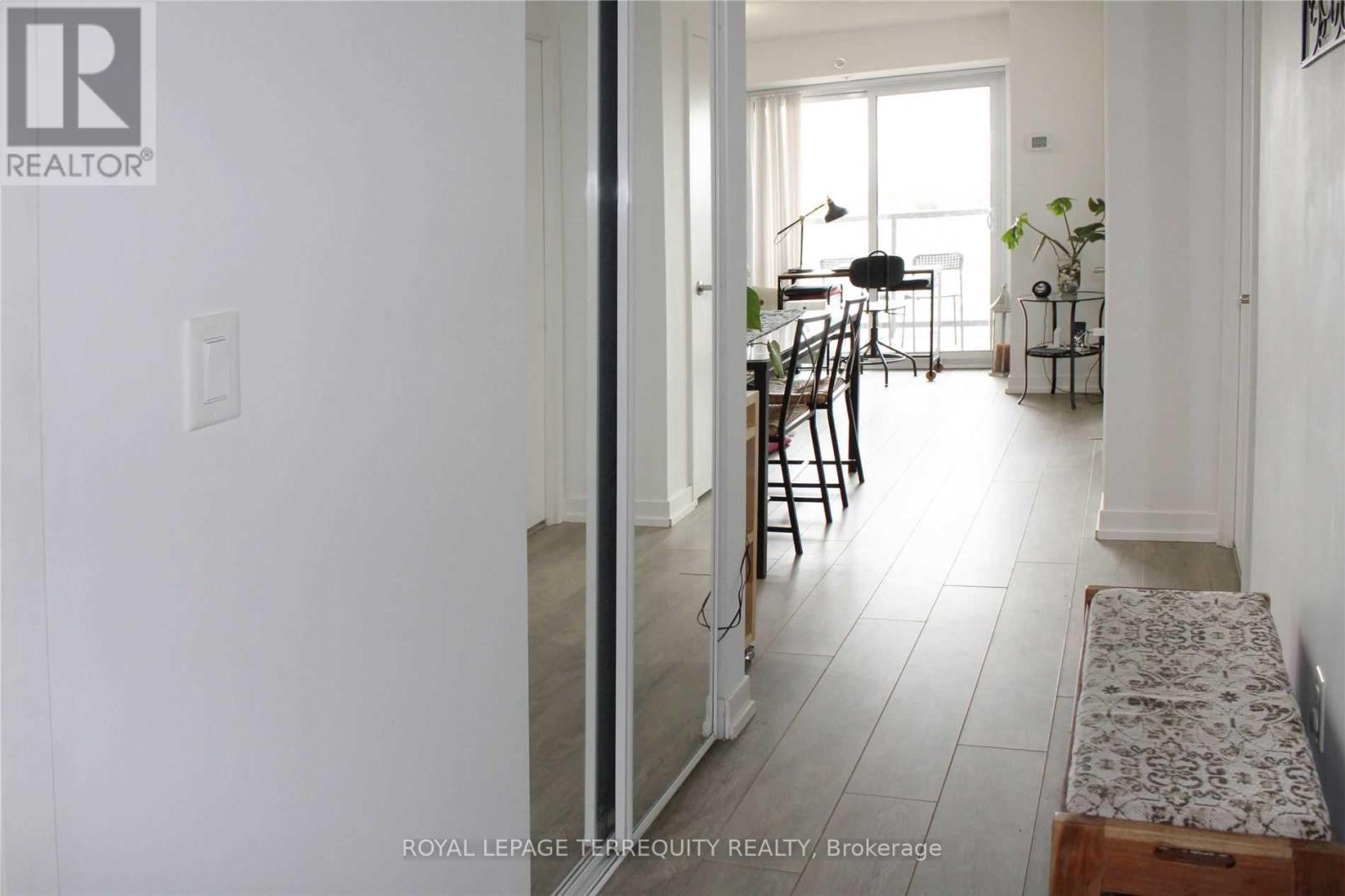 808 - 1420 Dupont Street, Toronto, Ontario  M6H 0C2 - Photo 3 - W12438342