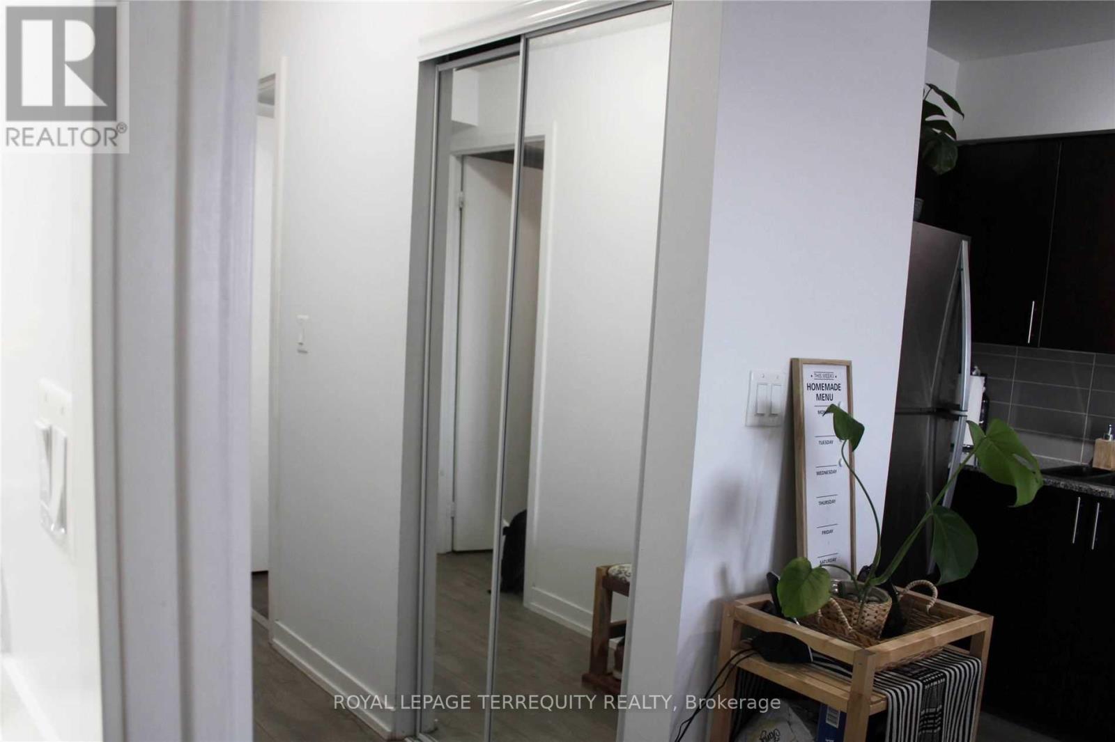 808 - 1420 Dupont Street, Toronto, Ontario  M6H 0C2 - Photo 4 - W12438342