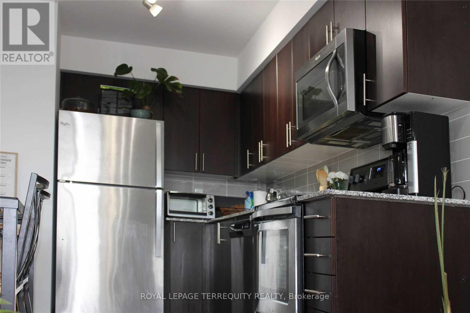 808 - 1420 Dupont Street, Toronto, Ontario  M6H 0C2 - Photo 5 - W12438342
