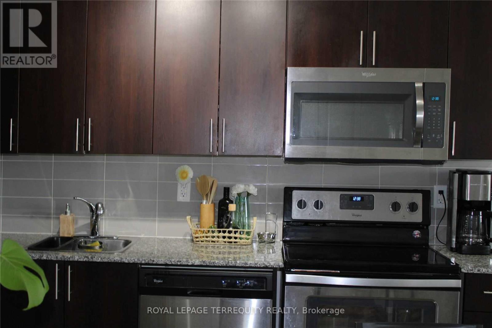 808 - 1420 Dupont Street, Toronto, Ontario  M6H 0C2 - Photo 6 - W12438342