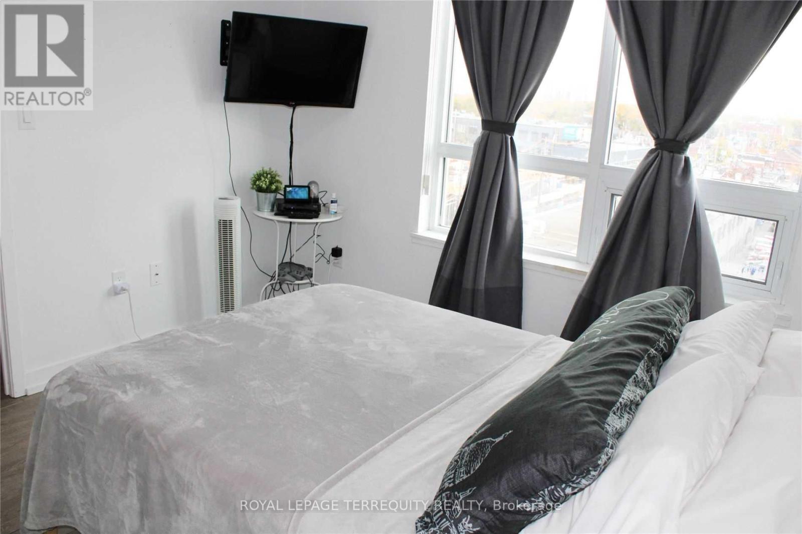 808 - 1420 Dupont Street, Toronto, Ontario  M6H 0C2 - Photo 8 - W12438342