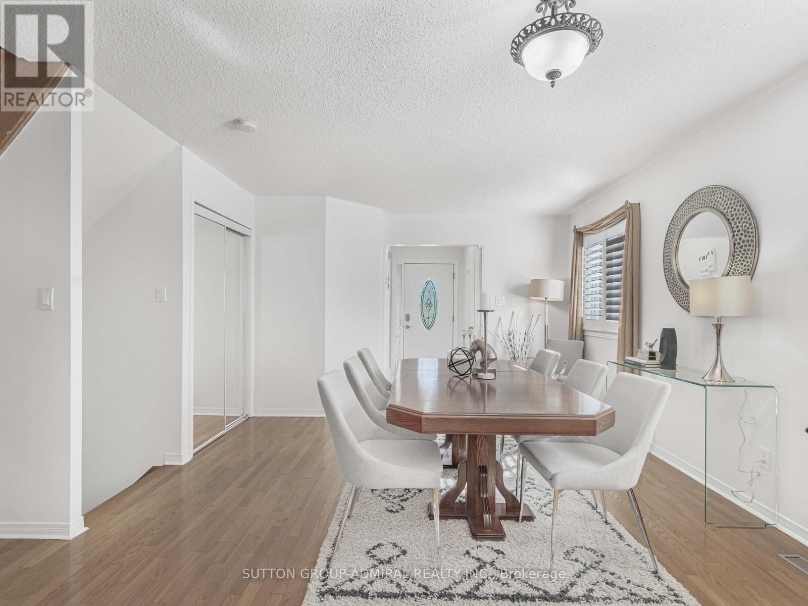 185 Foxfield Crescent, Vaughan, Ontario  L4K 5E8 - Photo 5 - N12437778