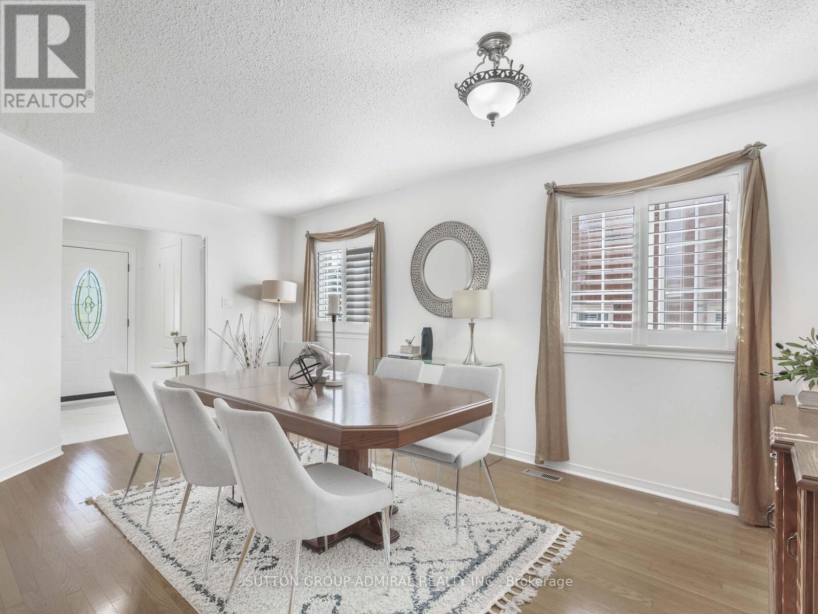 185 Foxfield Crescent, Vaughan, Ontario  L4K 5E8 - Photo 6 - N12437778
