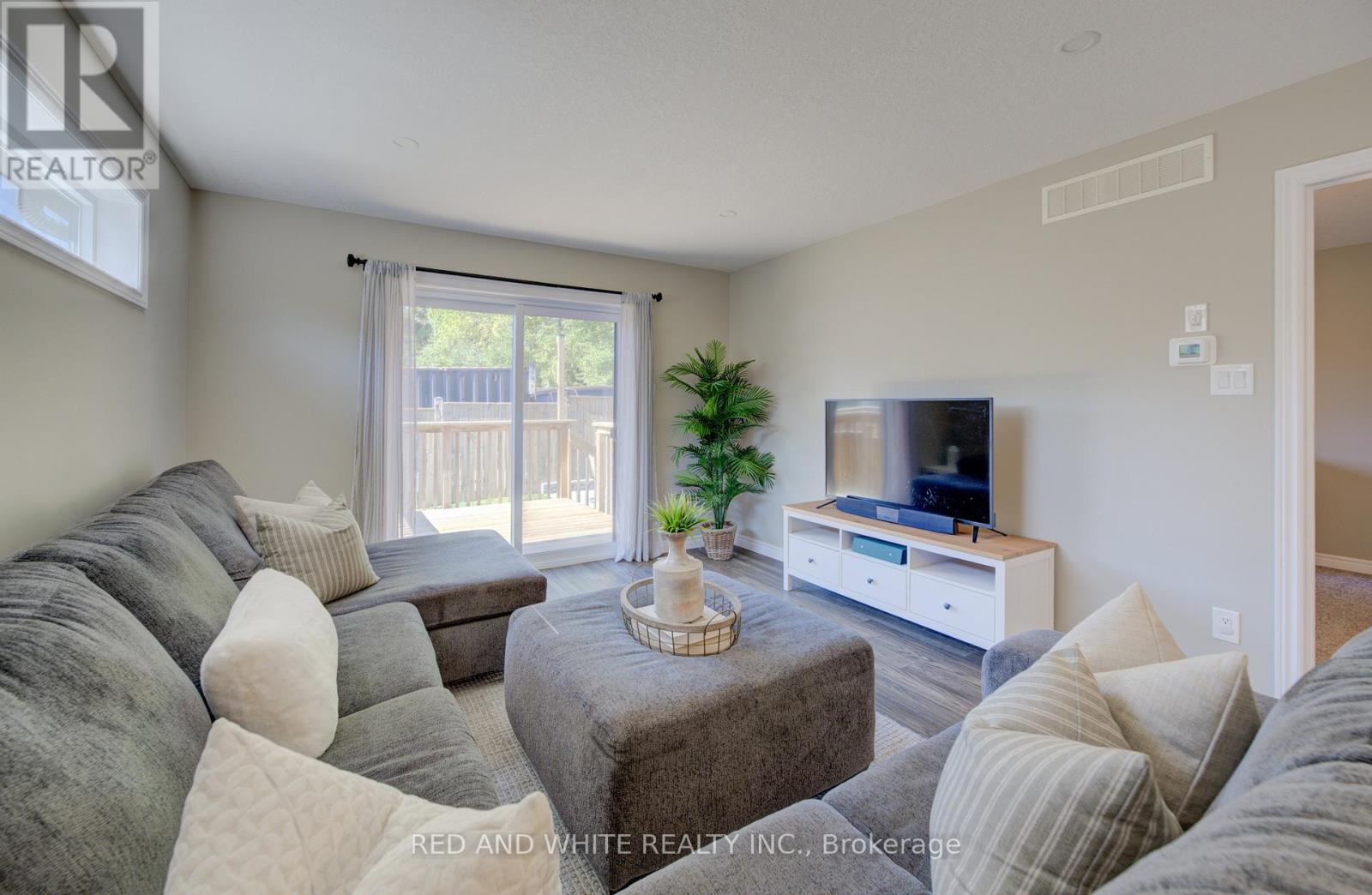 56 Norfolk Street, Norfolk, Ontario  N0E 1Y0 - Photo 12 - X12438232