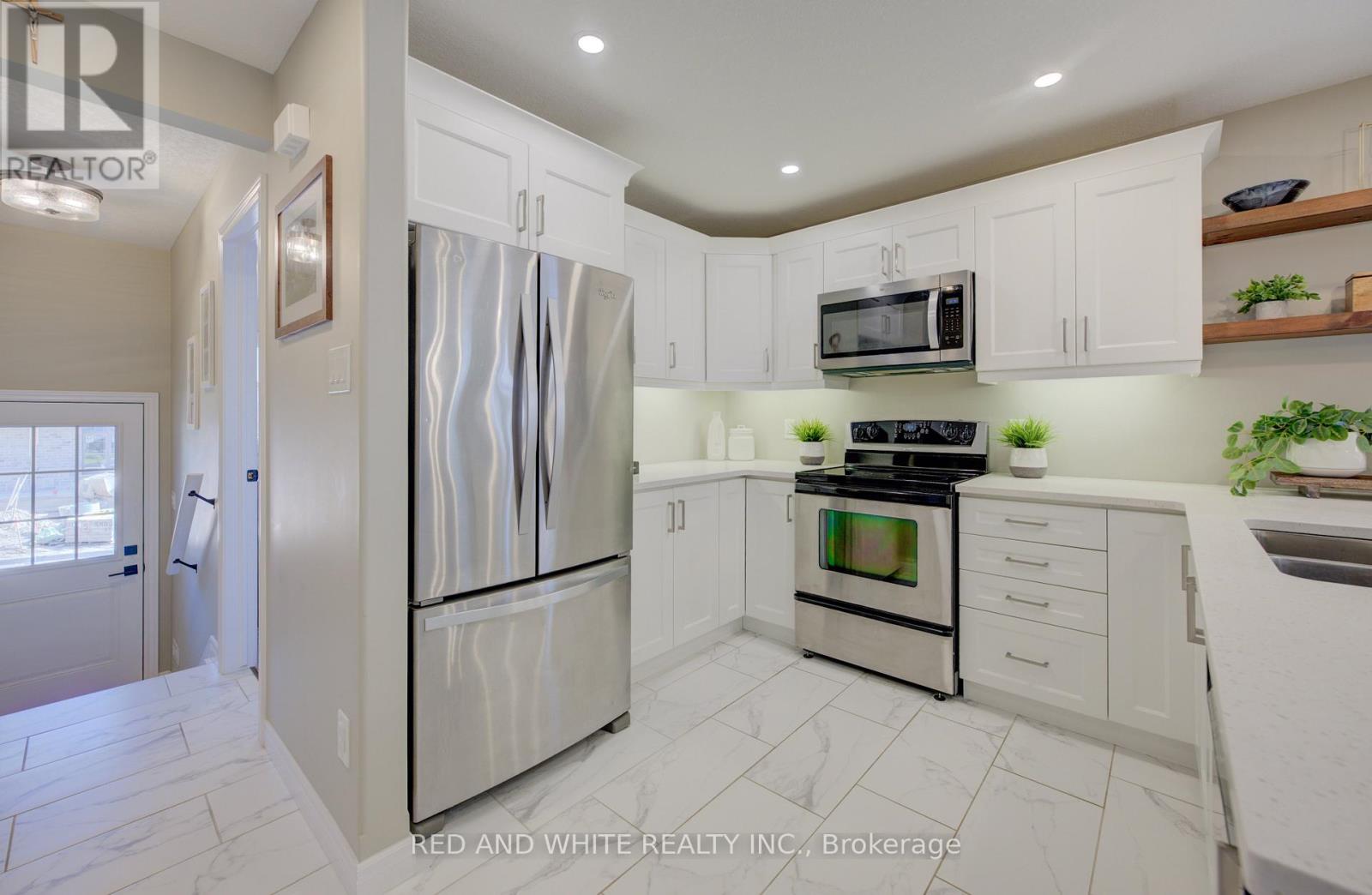 56 Norfolk Street, Norfolk, Ontario  N0E 1Y0 - Photo 6 - X12438232