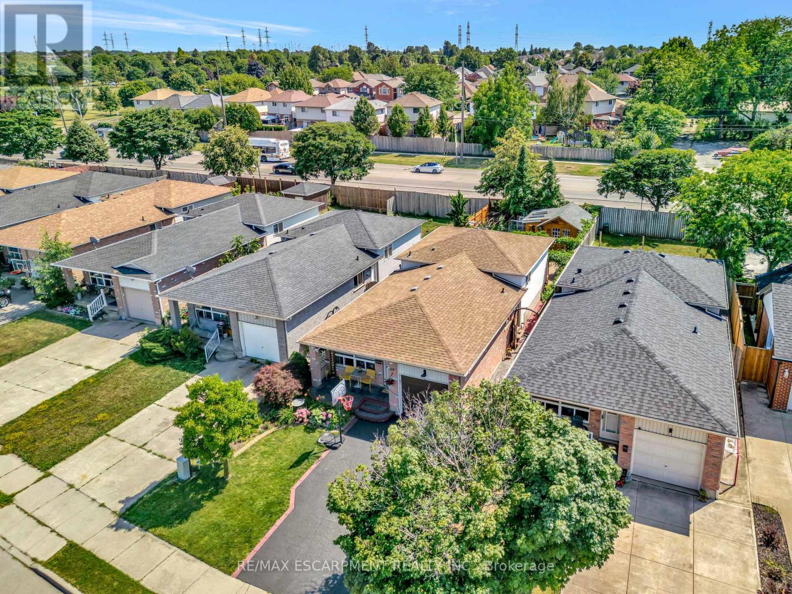 39 Marilyn Court, Hamilton, Ontario  L9B 2T5 - Photo 39 - X12438275